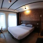 Fanus Karakoey Hotel *