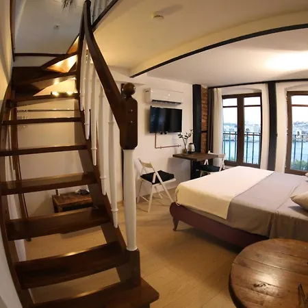 Fanus Karakoey Hotel *