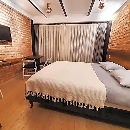 Fanus Karakoey Hotel