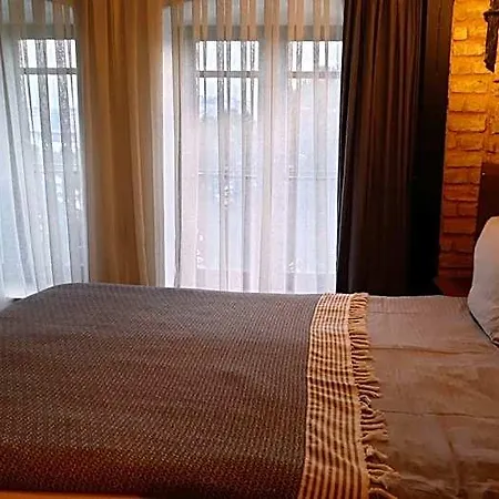 Fanus Karakoey Hotel *